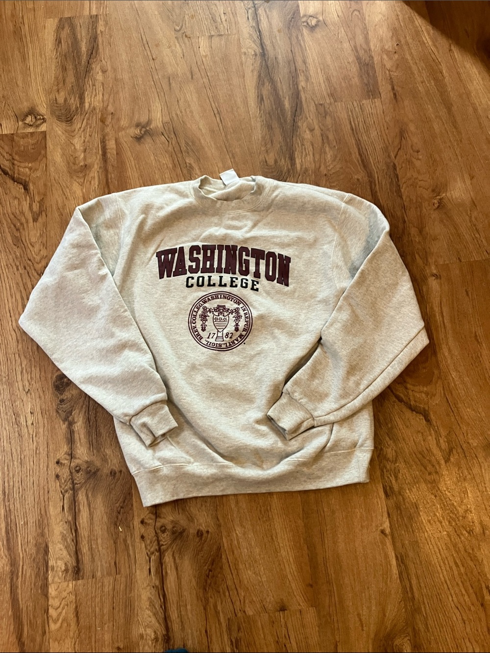 Washington College cream champion sweatshirt medium